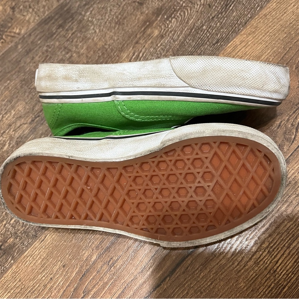 Vans Green Sneakers with Black Laces and White Soles - Picture 5 of 7